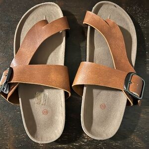 NWOT Women’s thong sandals